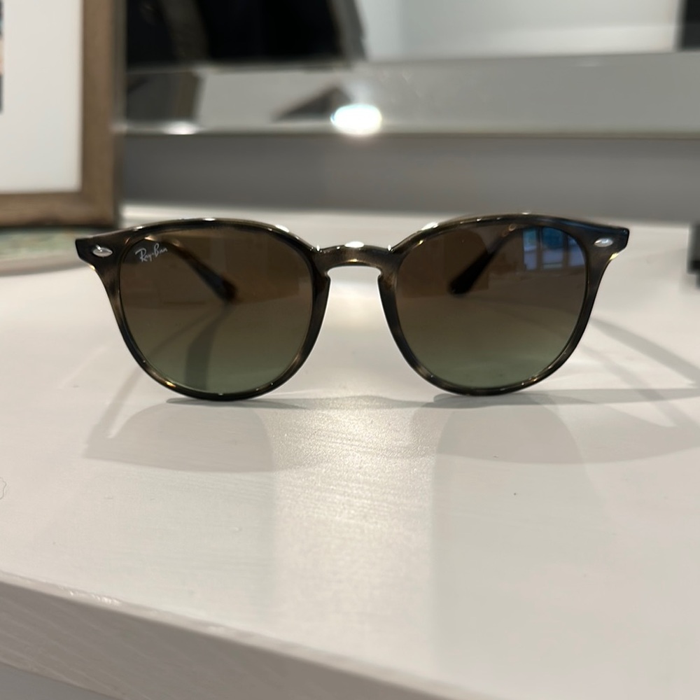 Ray-Ban sunglasses like new worn once